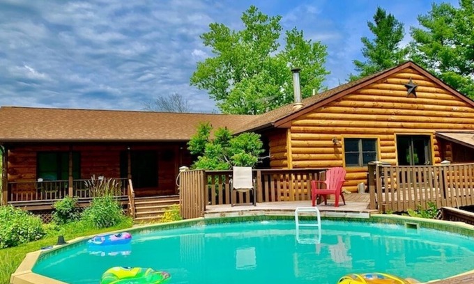Lansing Cabin | Village Creek Lodge 7 bedrooms, Hot Tub, Pool, & Large Fishing Pond