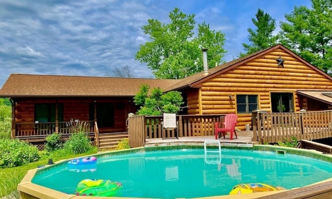 Lansing Cabin | Village Creek Lodge w/Hot Tub, Pool, & Fishing Pond