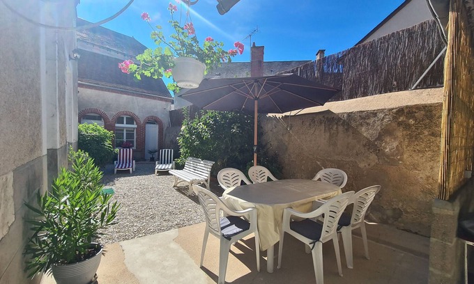 Chabris Cottage | Village House Near Zoo de Beauval & Loire Castles, with Courtyard, Air-Con, and Private Parking