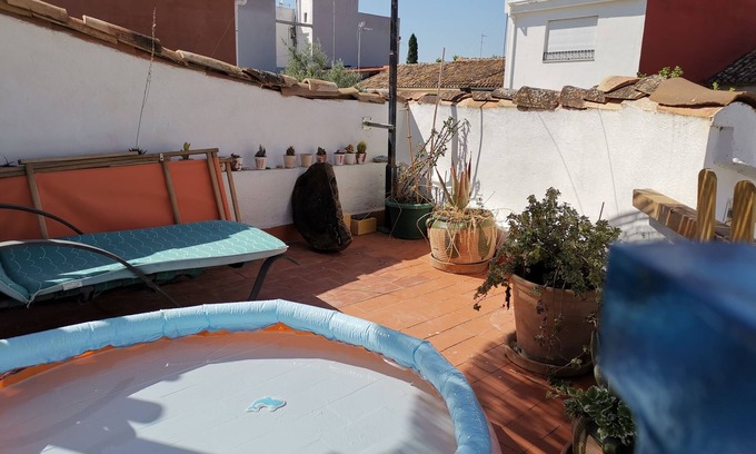 Burjasot House | Village house with large terrace.