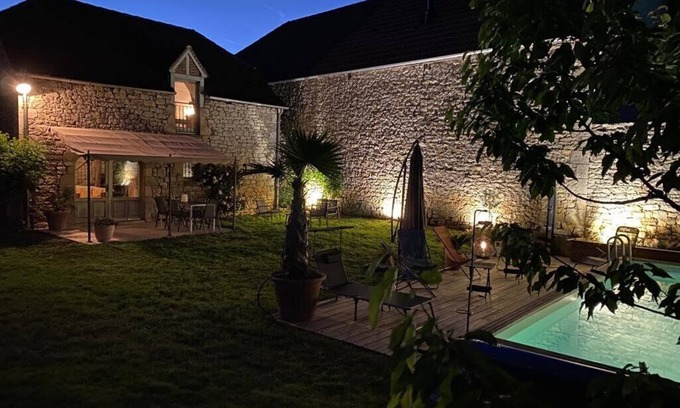 Condat House | Village house with private pool gite-loubaribas