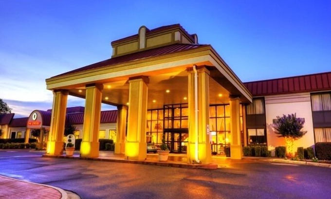 Clemmons Hotel | Village Inn Clemmons/Winston Salem, Trademark by Wyndham