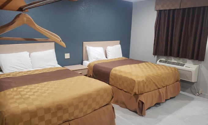 Cotulla Hotel | Village Inn Cotulla