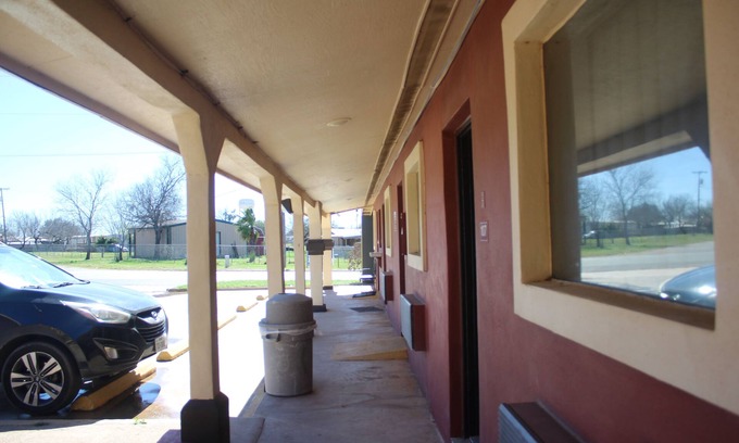 Cotulla Hotel | Village Inn Cotulla