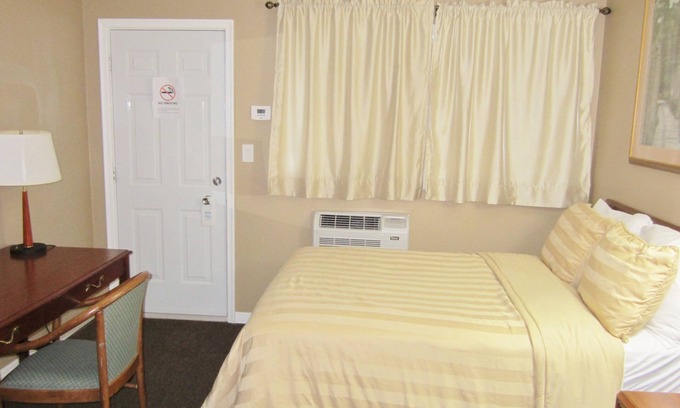Lively Hotel | Village Inn & Suites