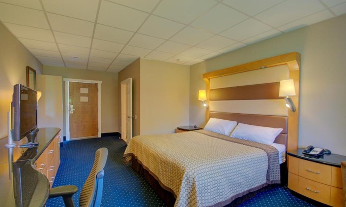 Annapolis Hotel | Village Inn