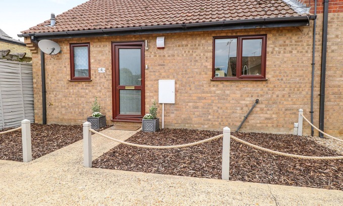Littleport Cottage | VILLAGE RETREAT, character holiday cottage in Littleport