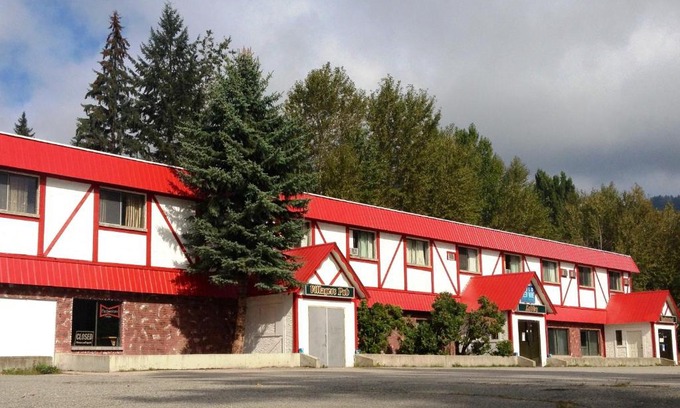 Fruitvale Hotel | Villagers Inn