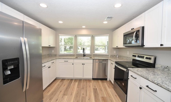 Silver Lake House | Villages 2B, 2B Newly Renovated Home - Summer Golf Available!