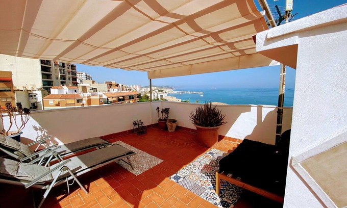 Old Town Apartment | Villajoyosa- Top Apt + Rooftop with Amazing Seaview