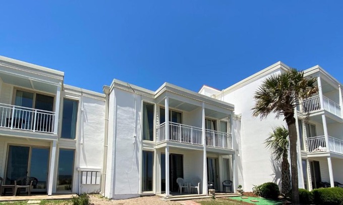 Jekyll Island Villa | Villas by The Sea Deluxe Two Bedroom Apartment