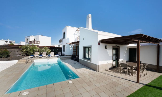Playa Blanca Villa | VILLAS CAMELOT, an ideal house