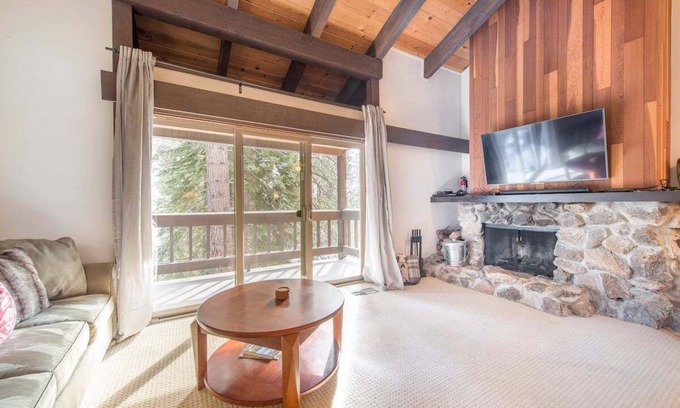 Dollar Point Condo | Villas Cozy Condo in Tahoe City - Close to Town, beaches and resorts