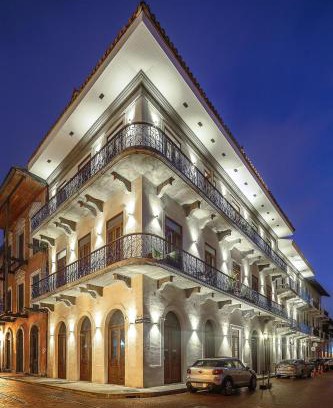 Casco Viejo Apartment | Villas La Fontana Amplias ApartaSuite-piscina 104