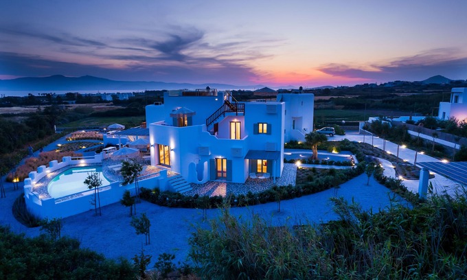 Plaka Villa | Villas Sofia Matina 2 cycladic villas side by side perfect for large groups