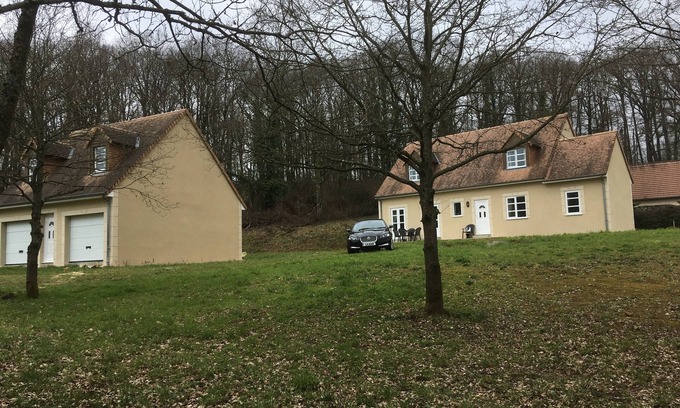 Thorigne-sur-Due Villa | VillaSleeps12-Garden-FreeParking-Bbq-Hike