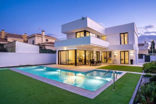 Rincon de la Victoria Villa | VillaSwimmingpoolMalaga