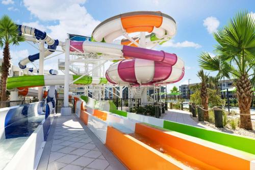 Florida Center Hotel | Villatel Orlando Resort, Apartments by Marriott Bonvoy