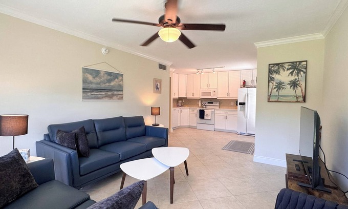Marco Island Condo | Ville De Marco M-1: Beautiful Condo in Olde Marco
