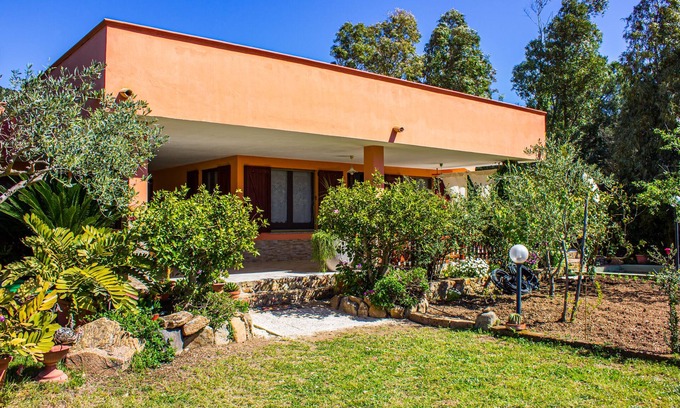 Chia House | Villetta I Pini Azzurri, with large garden and private tennis court