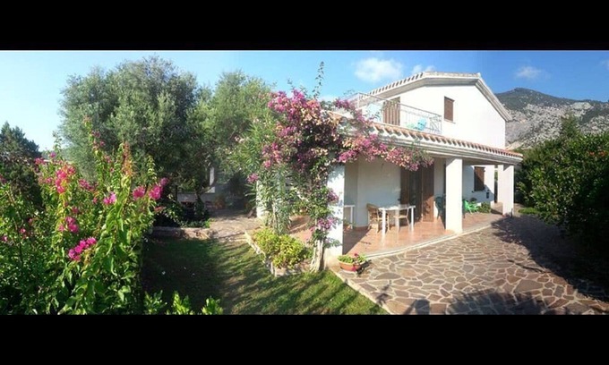 Cala Gonone Apartment | Villetta Vicino al Mare - Piano Terra - 6-8 Posti Letto IUN Q3563