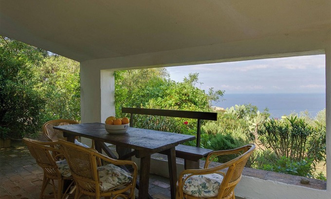 Calimera House | Villino il Portico, with sea view and access to the beach