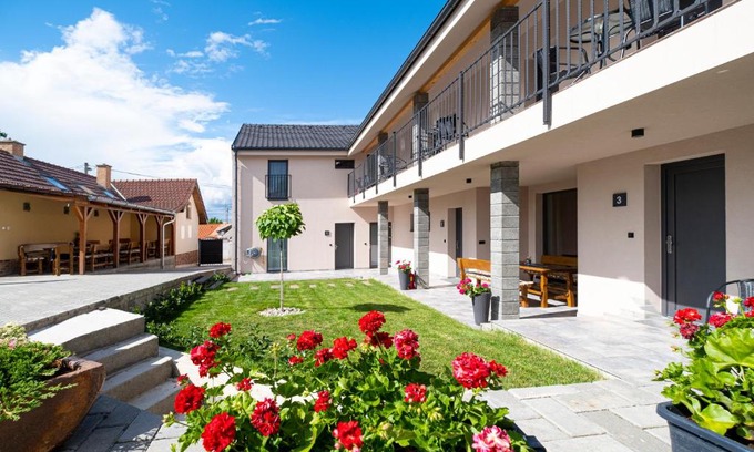 Zajeci House | Vinařství Herůfek