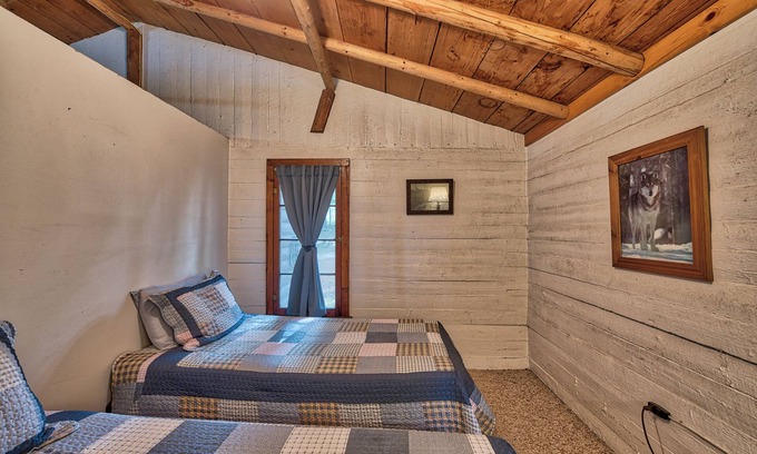 Levering Cabin | Vincent Lake Cabin #1