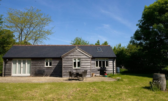 Bridport Cottage | VINE COTTAGE, pet friendly, character holiday cottage in Netherbury
