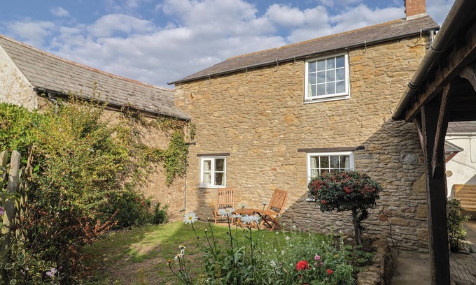Bridport Cottage | VINE COTTAGE, pet friendly, with a garden in Burton Bradstock