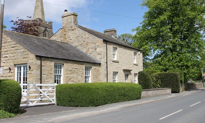 Pilling House | VINE COTTAGE, pet friendly, character holiday cottage in Pilling