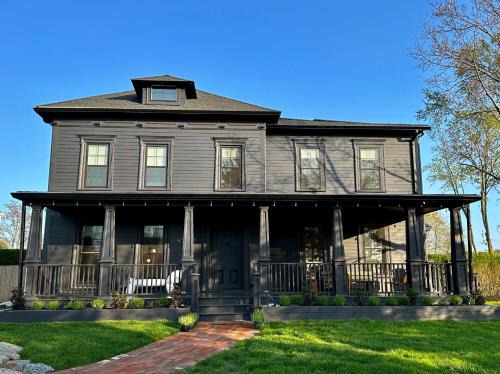 Town of Southold Town Bed & Breakfast | Vine & Sand-Southold NY's Newest B&B