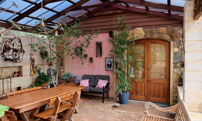 Henty Apartment | Vineyard Accomodation - Self Catering