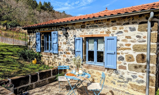 Langeac Cottage | Vineyard Cabin in Auvergne for Romantic Getaway