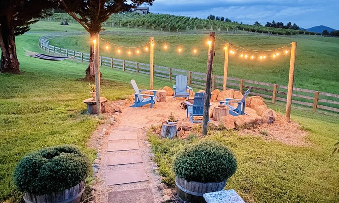 Stanardsville Cottage | Vineyard Carriage House with High Speed Internet.
