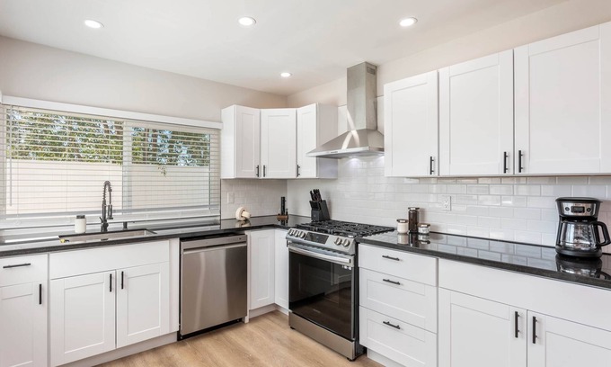 Temecula House | Vineyard Chic Oasis: Modern Elegance near Temecula Wineries