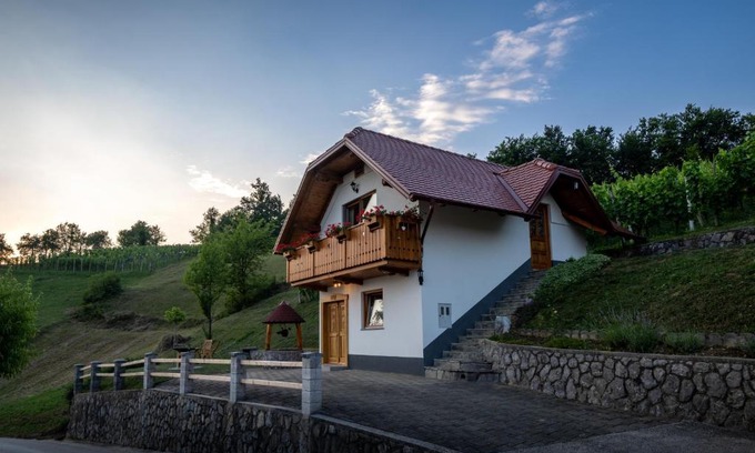 Cesnjice pri Trebelnem House | Vineyard Cottage Krivic