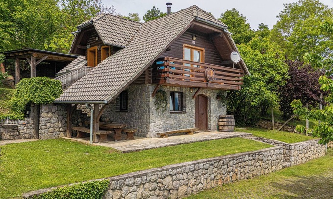 Trska Gora Ski Chalet | Vineyard Cottage Rataj 1 Hot Tub, Novo mesto, Slovenia