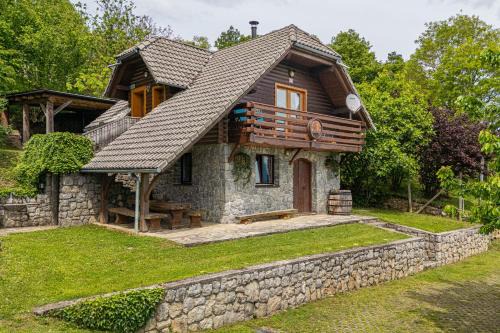 Trska Gora House | Vineyard Cottage Rataj 1 Hot Tub - Happy Rentals