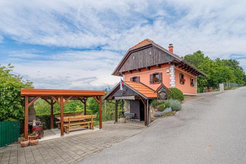 Majsperk House | Vineyard Cottage Vesna Lake View - Happy Rentals