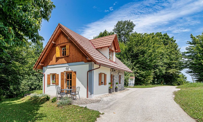 Bostanj House | Vineyard Cottage Wine and Honey, Trebelno, Slovenia