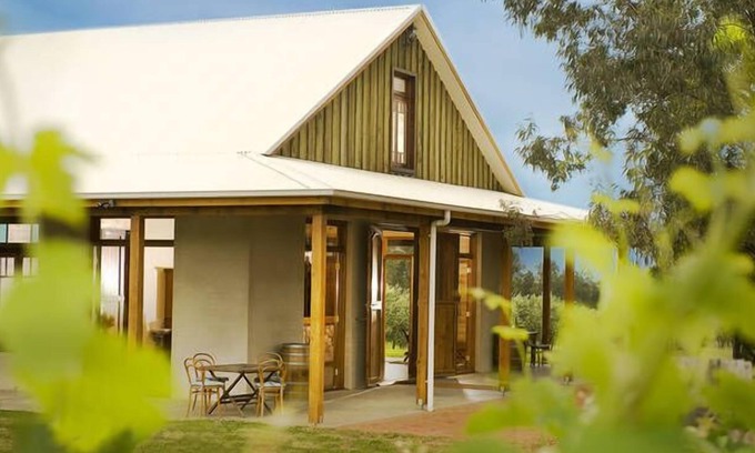 Broke Other | Vineyard Estate House | Wine Tastings & Olive Groves | Hunter Valley Escape