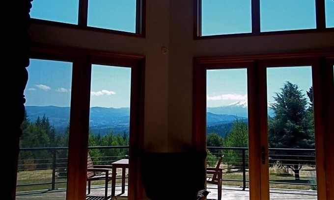 Underwood House | Vineyard Estate with Breathtaking Mt. Hood Views, Hot Tub!