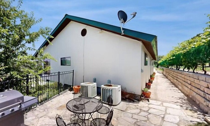 Lago Vista House | Vineyard Haus