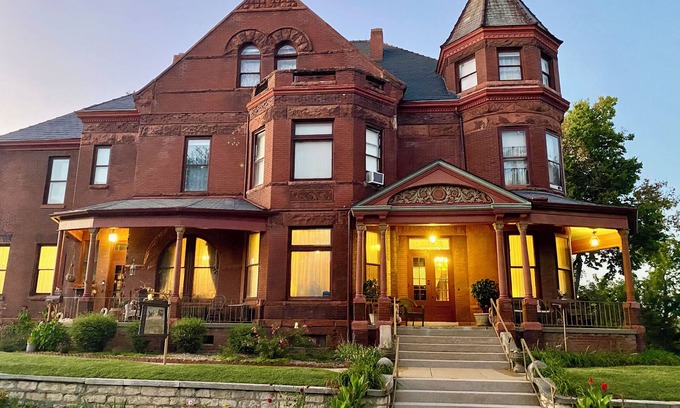 St. Joseph House | Vineyard Mansion & Carriage House Bed & Breakfast