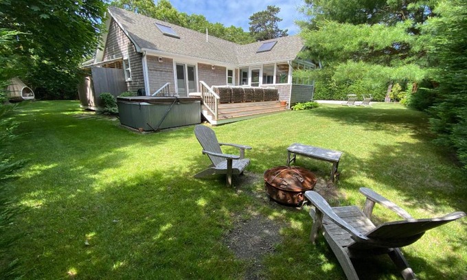Oak Bluffs Villa | ** Vineyard Vacation Retreat ** with NEW HOT TUB