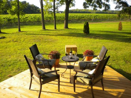 Niagara-on-the-Lake Bed & Breakfast | Vineyard Villa