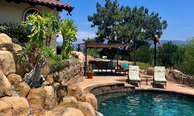 Escondido Villa | Vineyard Villa with 360-Degree Mtn Views, Private Saltwater Pool & Hot Tub