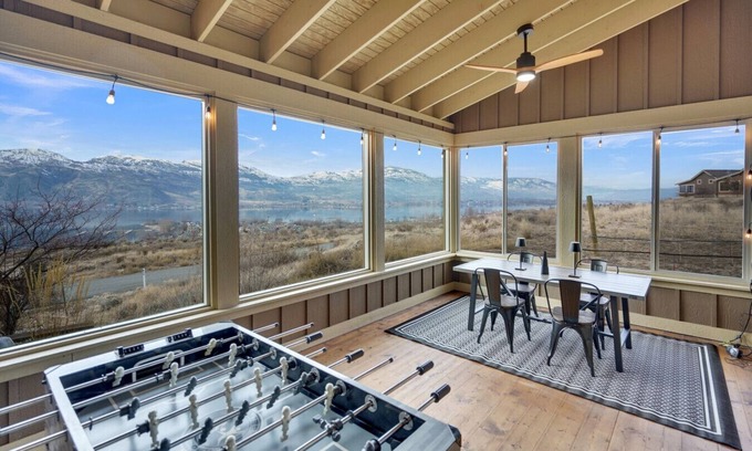 Oroville Cottage | Vineyard Vista- Lakeview Cottage, pool, beach, golf cart!