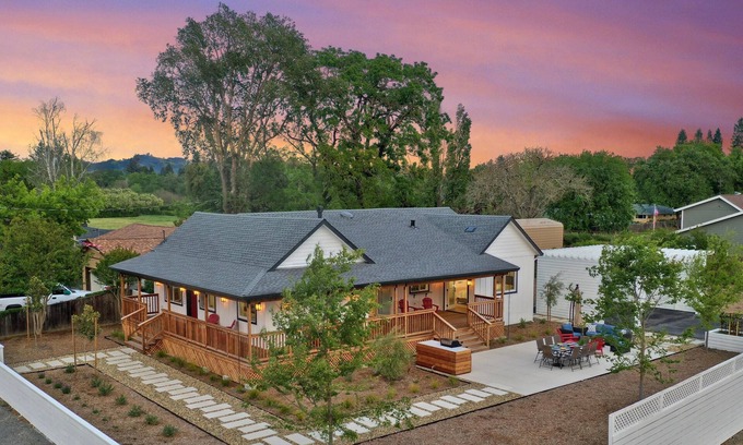 Healdsburg House | Vineyard Vue | A Wine Country Escape
